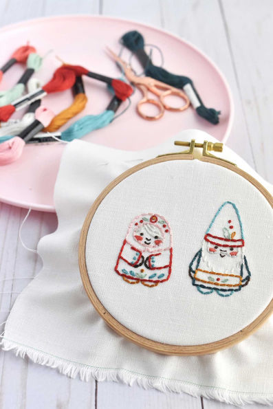 Embroidered Mythical Creatures: 50+ Iron-on Transfers Inspired by Fairy Tales & Fantasy
