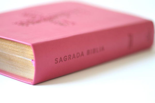 Biblia Católica en español. Símil piel fucsia, tamaño compacto / Catholic Bible. Spanish-Language, Leathersoft, Fucsia, Compact