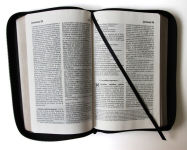 Alternative view 2 of La Biblia Católica letra y tamaño grande. Símil piel negra, cremallera / Catholic Bible in spanish Black Leathersoft with Zipper