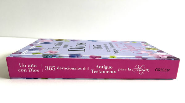 Un año con Dios: 365 devocionales del Antiguo Testamento para la Mujer / A Year with God