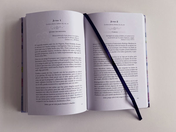 Un año con Dios: 365 devocionales del Antiguo Testamento para la Mujer / A Year with God