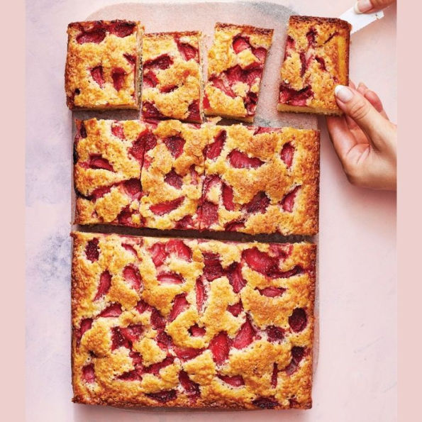 Snackable Bakes: 100 Easy-Peasy Recipes for Exceptionally Scrumptious Sweets and Treats