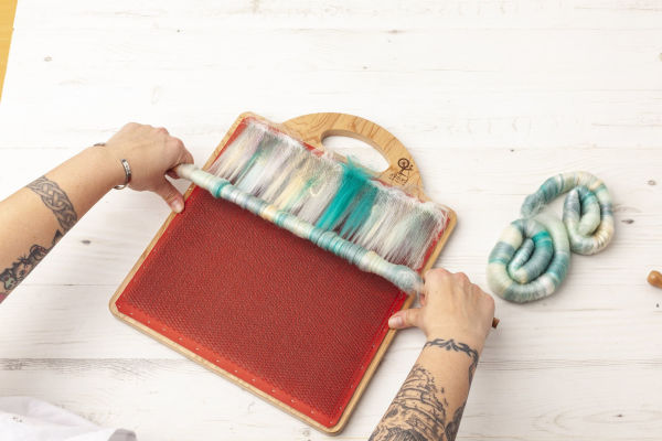 Yarn Spinning with a Modern Twist: How to create your own gorgeous yarns using a drop spindle