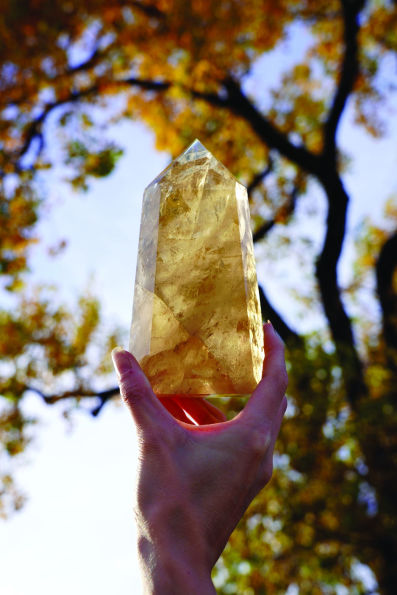 Sensory Crystal Healing: Gem Sorcery to Improve Your Wellbeing and Mindset