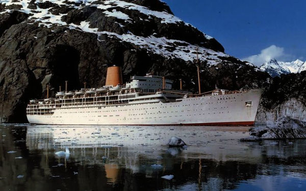 Ships of Splendour: Passenger Liners Colour