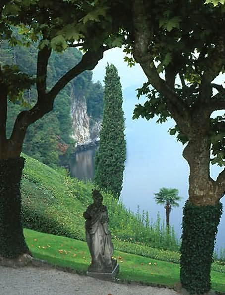 Villa Gardens of the Mediterranean: From the Archives of Country Life