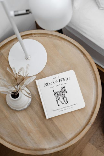 Baby's Black and White Contrast Book: High-Contrast Art for Visual Stimulation at Tummy Time