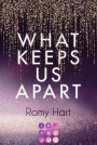 What Keeps Us Apart (Glitter Love 1): Aufregende High Society Romance über eine knisternde Liebe nach einer Nacht im Gefängnis