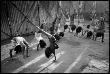 Alternative view 5 of Mary Ellen Mark: Indian Circus