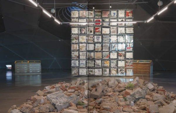Ingrid Wiener, Martin Roth: From Far Away You See More