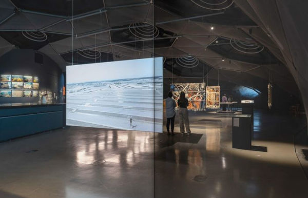 Ingrid Wiener, Martin Roth: From Far Away You See More