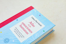 Alternative view 3 of Atlas de las emociones humanas / The Book of Human Emotions: from Ambiguphobia to Umpty -154 Words from Around the World For How We Feel