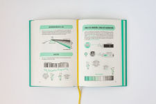Alternative view 3 of Gran guía visual del cosmos / A Grand Visual Guide of the Cosmos
