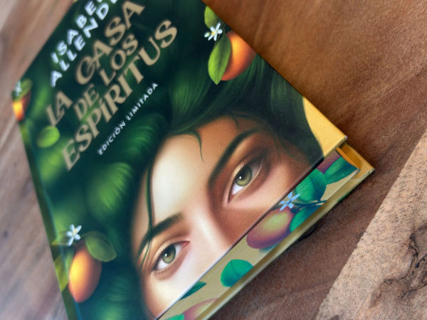 La casa de los espíritus (Edición especial cantos pintados) / The House of the Spirits