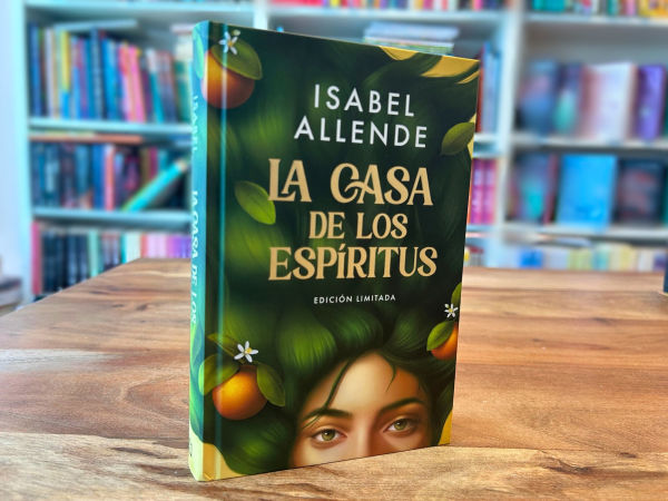 La casa de los espíritus (Edición especial cantos pintados) / The House of the Spirits
