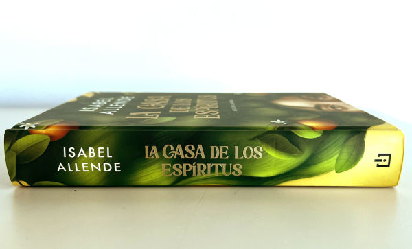 La casa de los espíritus (Edición especial cantos pintados) / The House of the Spirits