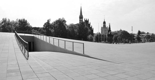 Architecture and Remembrance: European Memorials of the Post-War Period