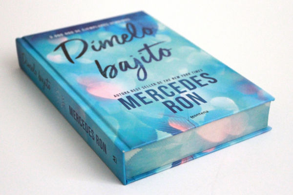 Dímelo bajito (edición especial limitada, cantos pintados) / Tell Me Softly (Limited Special Edition with Sprayed Edges)