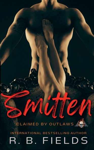 Smitten: A Steamy Reverse Harem Biker Romance (Claimed by Outlaws #4):