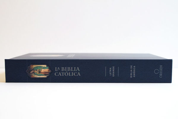 Biblia Católica letra grande, tapa dura azul con la Virgen de Guadalupe / The Catholic Bible: Large print edition. Leather-look hardcover, blue color