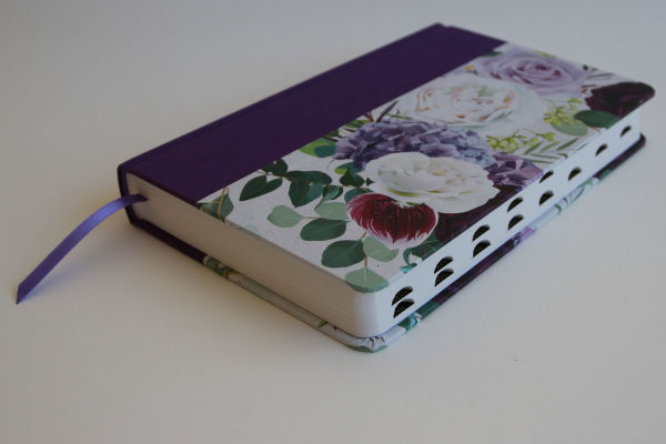 Biblia RVR1960 Tapa dura y tela morada con flores tamaño manual con índice / Spanish Bible RVR 1960, Hardcover, Purple Cloth with Flowers, Handy Size