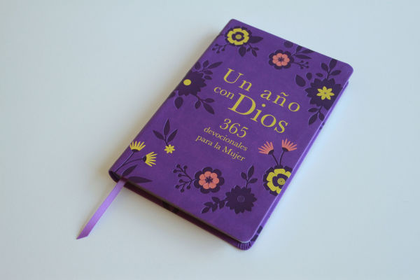 Un año con Dios: 365 devocionales para la mujer / A Year with God. Purple Leathersoft: 365 Devotions for Women