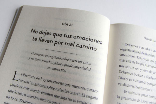 Maneja tus emociones (Un devocional de 90 días): Sabiduría diaria para mantenerse estable en un mundo inestable / Managing Your Emotions