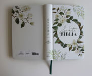 Alternative view 2 of Biblia RVR 1960 letra grande tamaño manual, tapa dura con flores blancas y cantos pintados / Spanish Bible RVR 1960 Handy Size white flowers sprayed edges