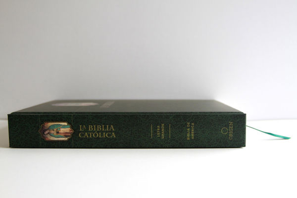La Biblia Católica: Edición letra grande, HC, verde con índice, Virgen de Guadalupe en la cubierta / Catholic Bible. HC, Green, index, with Viigin of Guadalu