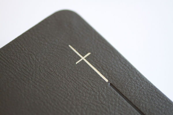 Biblia RVR 1960 Letra gigante, símil piel, gris (Edición cantos pintados) / Spanish Bible RVR 1960 Giant Print Handy Size Leathersoft Gray with cross