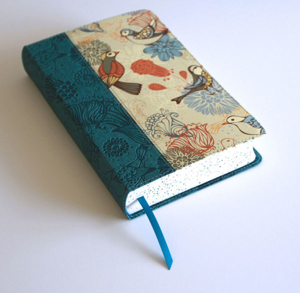 Biblia RVR 1960 Letra gigante, símil azul con Pájaros(Edición cantos pintados) / Spanish Bible RVR 1960 Giant Print Handy Size Leathersoft Light Blue