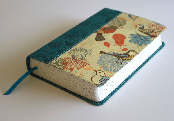 Biblia RVR 1960 Letra gigante, símil azul con Pájaros(Edición cantos pintados) / Spanish Bible RVR 1960 Giant Print Handy Size Leathersoft Light Blue