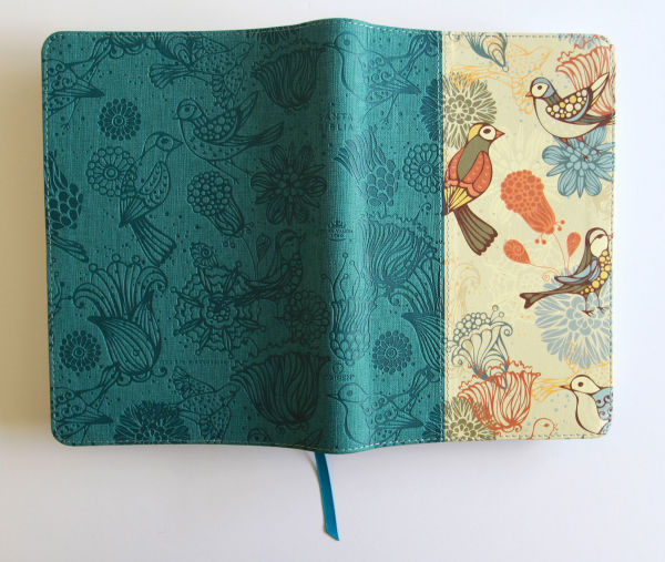 Biblia RVR 1960 Letra gigante, símil azul con Pájaros(Edición cantos pintados) / Spanish Bible RVR 1960 Giant Print Handy Size Leathersoft Light Blue