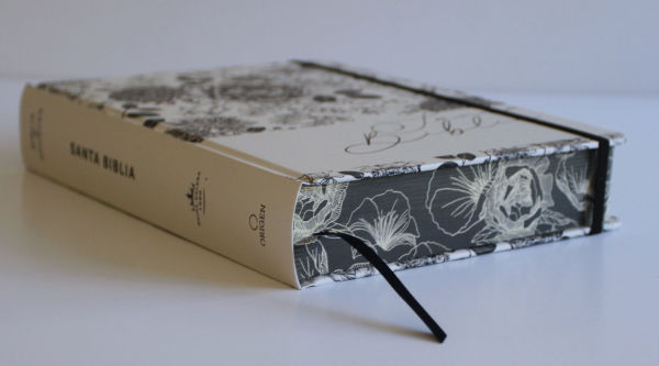 Biblia de Apuntes RVR 1960 Tapa dura, Blanco y negro con flores (Edición cantos pintados) / Spanish Journalling Bible RVR 1960 HC Black and White with Flowers