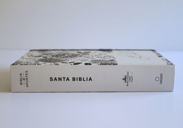Biblia de Apuntes RVR 1960 Tapa dura, Blanco y negro con flores (Edición cantos pintados) / Spanish Journalling Bible RVR 1960 HC Black and White with Flowers